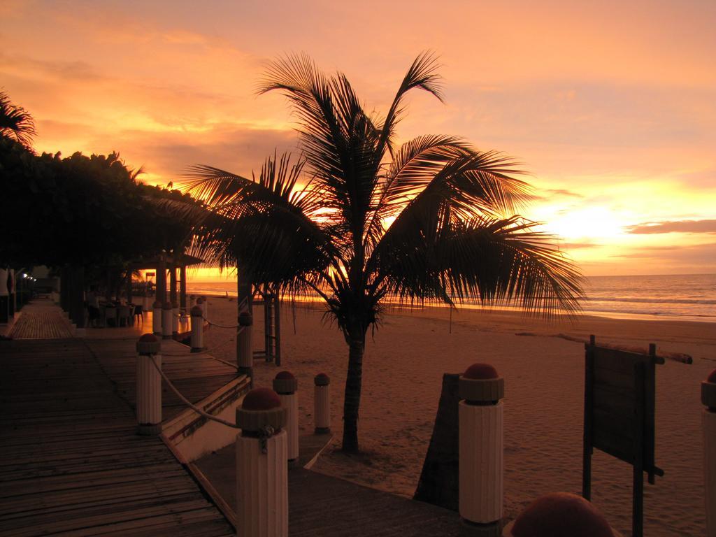 Playa Almendro Resort Tonsupa Exterior foto